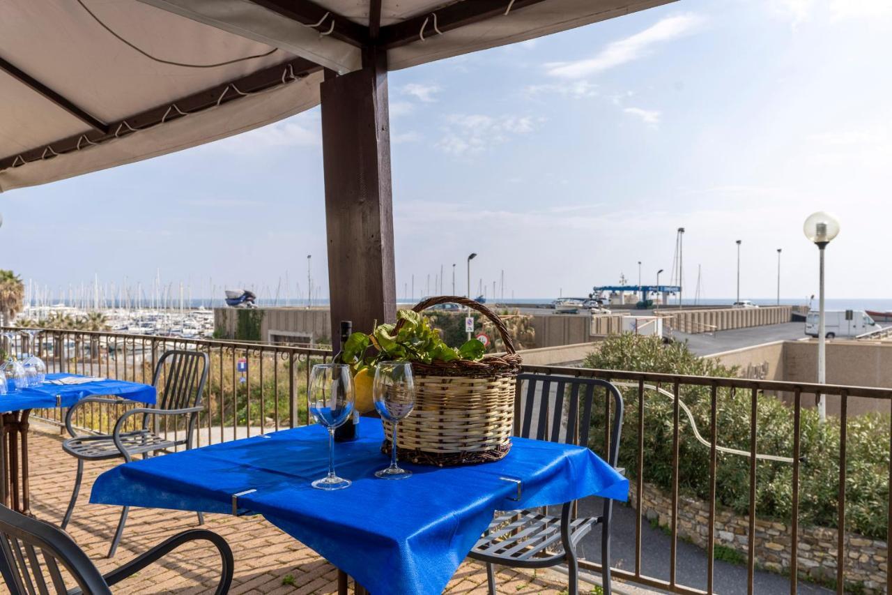 סנטו סטפנו אל מארה Albergo Ristorante Lucciola מראה חיצוני תמונה