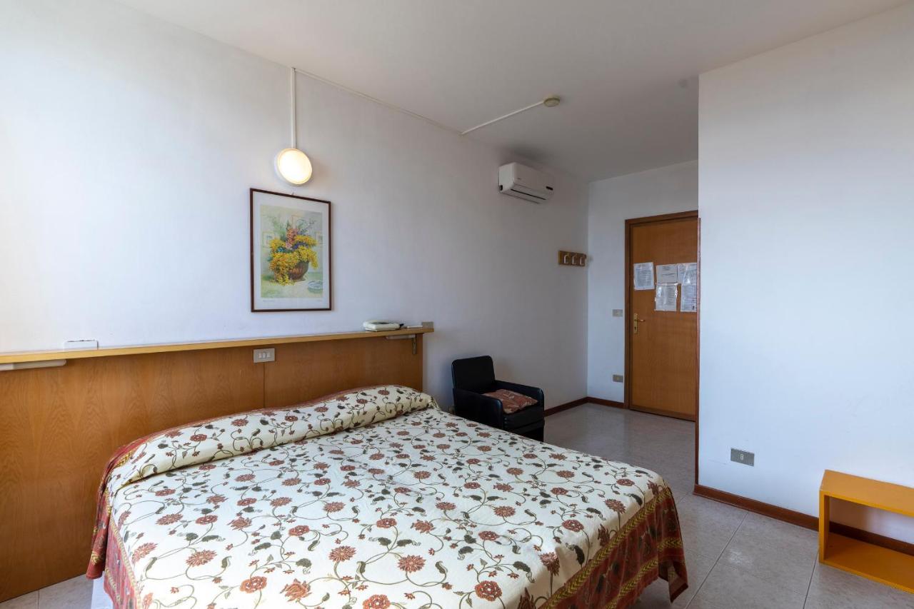 סנטו סטפנו אל מארה Albergo Ristorante Lucciola מראה חיצוני תמונה