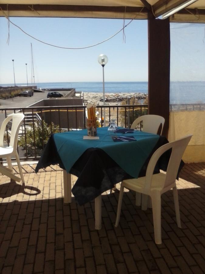 סנטו סטפנו אל מארה Albergo Ristorante Lucciola מראה חיצוני תמונה