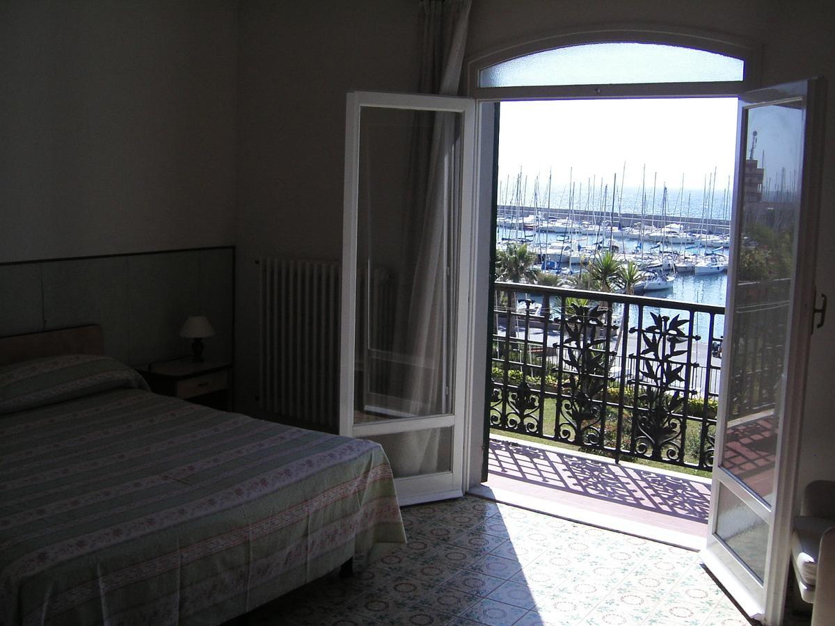 סנטו סטפנו אל מארה Albergo Ristorante Lucciola מראה חיצוני תמונה