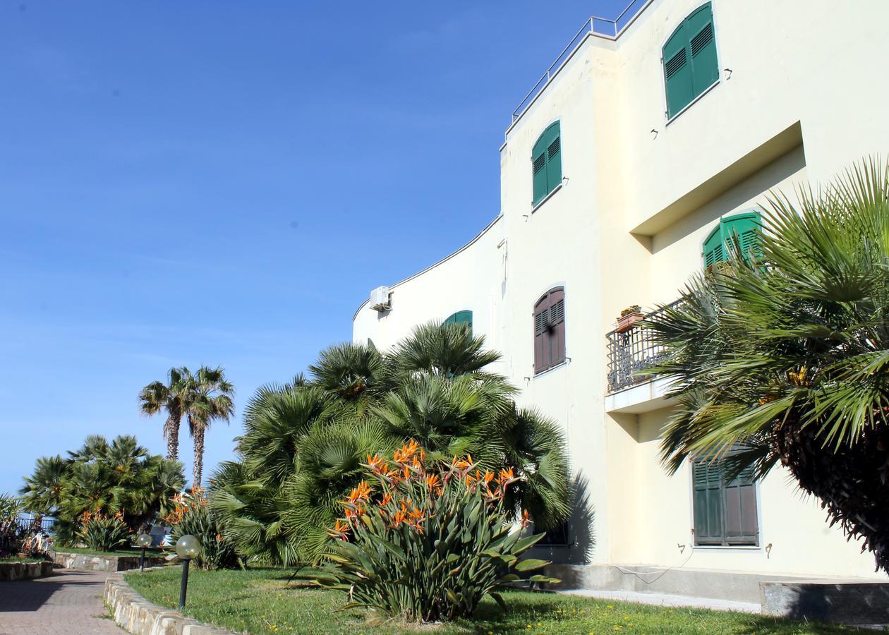 סנטו סטפנו אל מארה Albergo Ristorante Lucciola מראה חיצוני תמונה