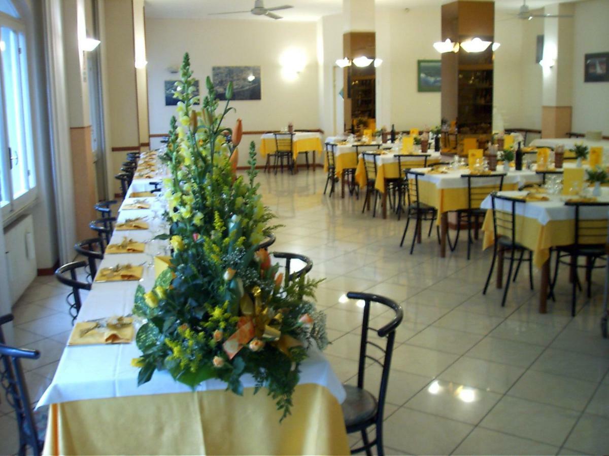 סנטו סטפנו אל מארה Albergo Ristorante Lucciola מראה חיצוני תמונה